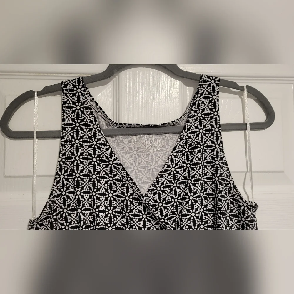 Black & White Sleeveless Lola Dress- Size M - Picture 5 of 9